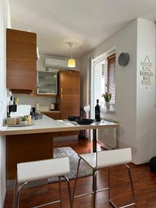 Cozy Apartment with nice balcony seating, 9th floor, parking