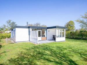 Cozy holiday home with hot tub on Texel