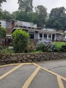 Betty’s Hideaway - Caeathro