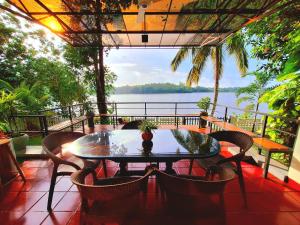 MYH - Lake Front Pvt Villa with Staff and Includes FREE Breakfast of your choice