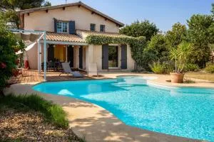 Villa Lumineuse avec Piscine Chambres OU Villa - Juvignac