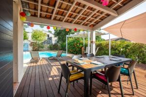 Villas Villa Lumineuse avec Piscine Chambres OU Villa : photos des chambres