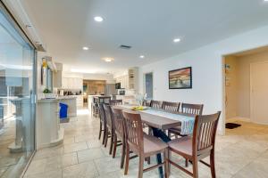 5 Mi to Busch Gardens Tampa Bay Villa with Pool!