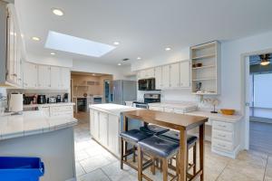 5 Mi to Busch Gardens Tampa Bay Villa with Pool!