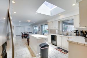 5 Mi to Busch Gardens Tampa Bay Villa with Pool!