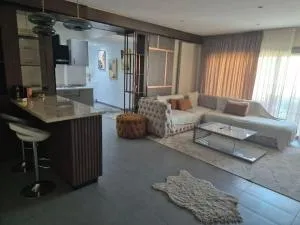 F2 très bon emplacement - La Corniche