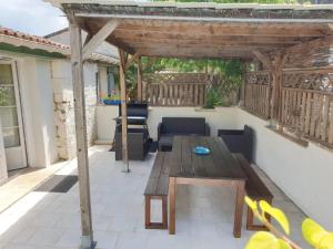 Maisons de vacances Maison accueillante avec piscine a Meursac + Spa : photos des chambres
