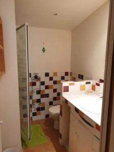 Maisons de vacances Maison accueillante avec piscine a Meursac + Spa : photos des chambres