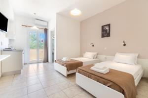 Double or Twin Room with Side Sea View room in Sandy Beach Annexe