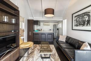 Cosy Palm Beach Cottage with Spectacular Seaviews