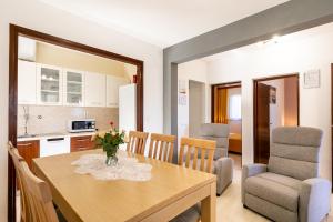 Family friendly house with a parking space Prizba, Korcula - 15468