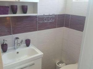 Apartments by the sea Banjol, Rab - 23210