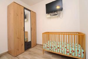 Family-friendly apartments with swimming pool Sveti Martin, Central Istria - Sredisnja Istra - 23295
