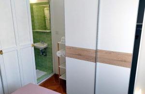 Apartments with parking space Rab - 23298