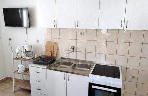 Apartments with parking space Rab - 23298