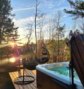 Vue sur Lac, Spa, Billard, Wifi 500 mbits, Foyer, Smart TV, 5 Chambres