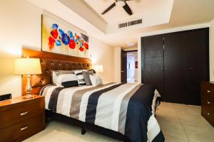 Grand Venetian Beachfront Condo