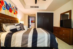 Grand Venetian Beachfront Condo
