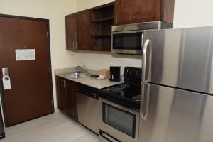 Queen Studio room in Home Away Kitchen Suites Enid