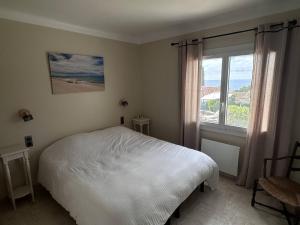 Villa rénovée avec piscine chauffée, 200m des plages, 7 pers, clim, wifi, parking - FR-1-768-89