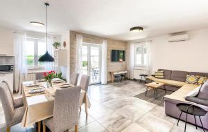 3 Bedroom Awesome Home In Marcana