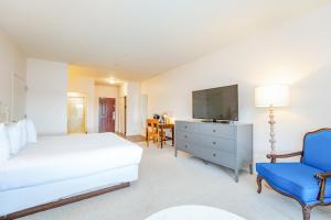 King Room with Balcony room in Chateau Renault