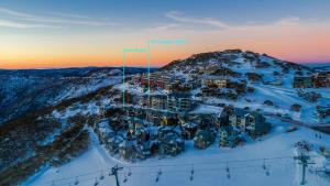 Schnapps Penthouse Ski Apt with Undercover Parking