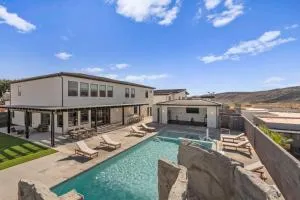 Pecan Valley Oasis - Lux Pool, Sauna and Theater - Hurricane