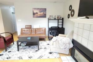 Cheerful 2BR suite, onsite free parking for your CAR