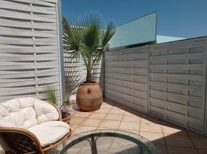 City Apartment with heated rooftop Pool