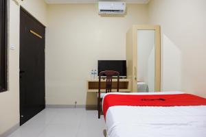 RedDoorz near Jakarta International Velodrome