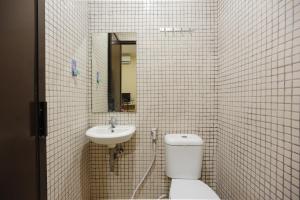 RedDoorz near Jakarta International Velodrome