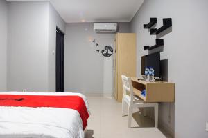 RedDoorz near Jakarta International Velodrome