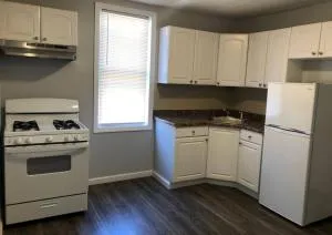 Private 2-bedroom with free parking and direct bus to NYC Manhattan only 2 blocks away - Roselle