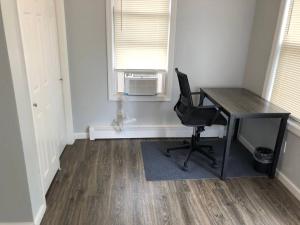 Private 2-bedroom with free parking and direct bus to NYC Manhattan only 2 blocks away