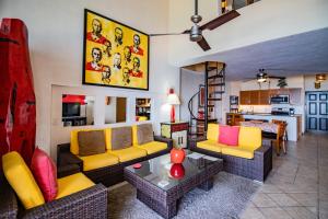 Beachfront Penthouse with Private Pool - Zona Romantica