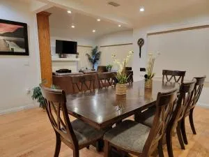 Luxury and Spacious 5 bedroom private house by Melrose WIFI TV Backyard Free Parking close to the Grove Hollywood Walk of Fame - باسادينا