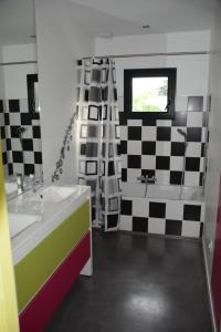 Maisons de vacances Villa plage piscine chauffee : photos des chambres