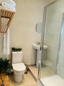 2 Treasured TenbyAprtmt in Town For 4