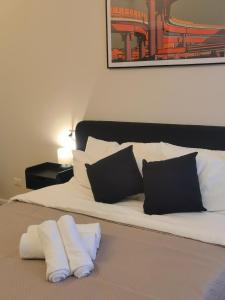 Metro Lodi Apartment