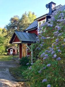 Vaxholm Skarpö archipelago island living with car access