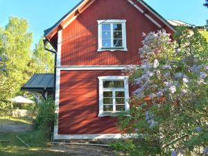 Vaxholm Skarpö archipelago island living with car access