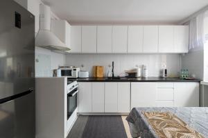 National Stadium Comfy Apartment by BookingHost