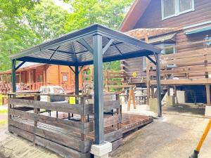 森の中の大型ログハウス最大16名可ペット同伴OkコテージLog