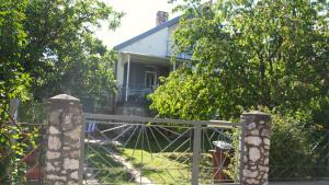 Madarász 7 Deluxe Vendégház - 3hvězdičkové hotely ve městě Balatonalmádi