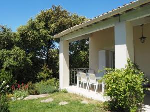 Maisons de vacances Holiday Home in Villes-sur-Auzon with Pool : photos des chambres