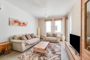 Steni Views Apartment by Ezoria Villas - Goudhi