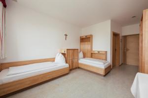 Economy Twin Room - Dependance room in Pension Salvatorianerinnen