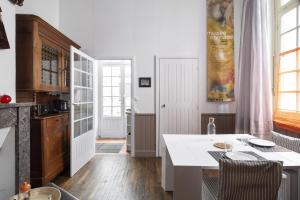 Le Petit Mont by Cocoonr