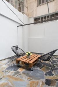 A comfortable small studio nearby Acropolis 3